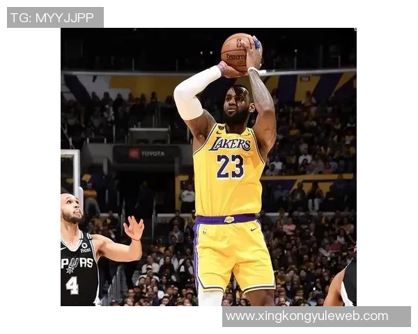 里夫斯赞詹姆斯无论传球还是投篮总能做出明智选择不受外界干扰